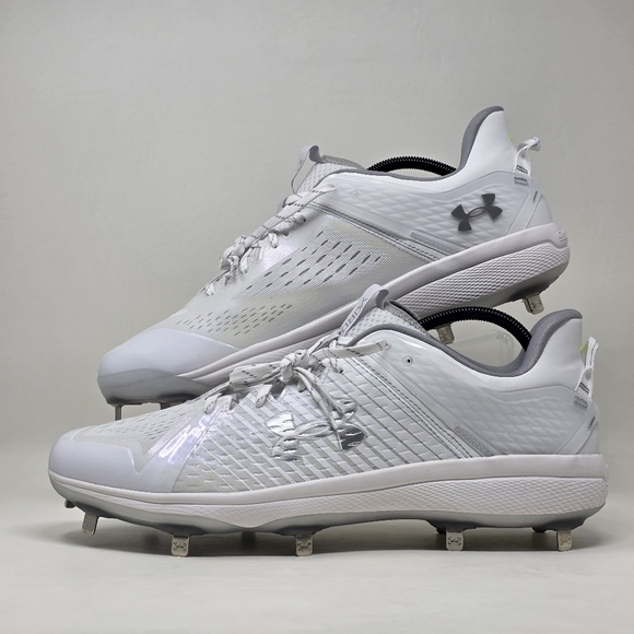 Under Armour 3025592-100 Yard Low Baseball Metal Cleats White Grey Size 16 New - Picture 3 of 10